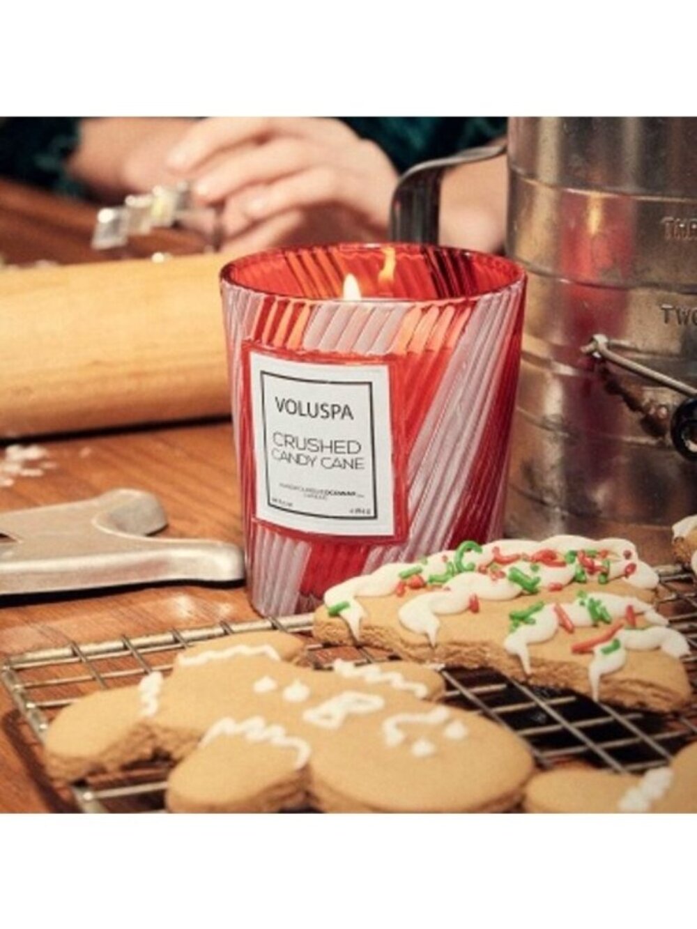 Voluspa Crushed Candy Cane Candle NEW 6.5 oz Gourmand Holiday Christmas Gift